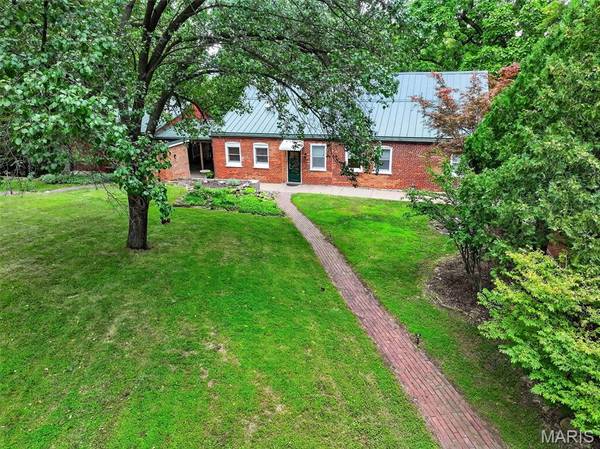 205 E 8th ST, Hermann, MO 65041