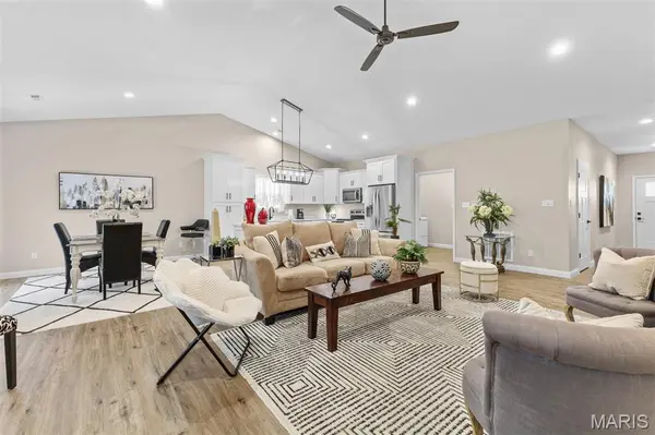 617 Dogwood LN, Farmington, MO 63640