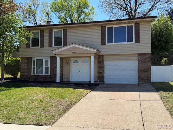 2543 Wesford DR, Maryland Heights, MO 63043