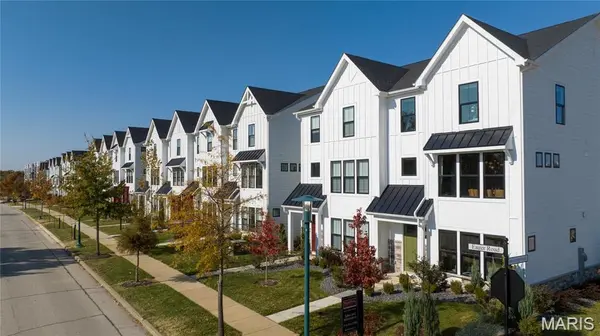 16552 Yellowwood DR #51-302, Chesterfield, MO 63005