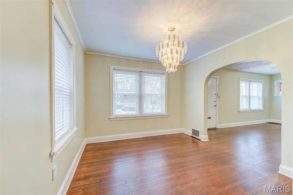 7710 Saint Albans AVE, St Louis, MO 63117