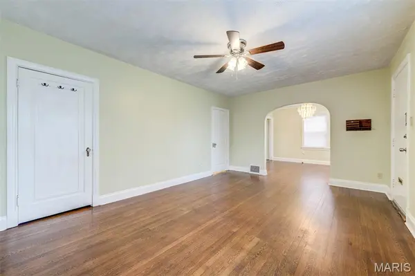 7710 Saint Albans AVE, St Louis, MO 63117