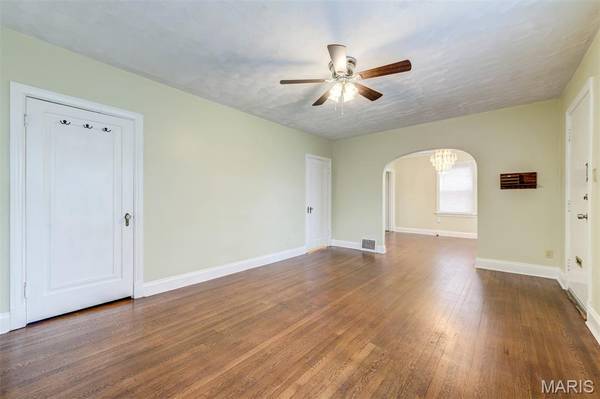 7710 Saint Albans AVE, St Louis, MO 63117