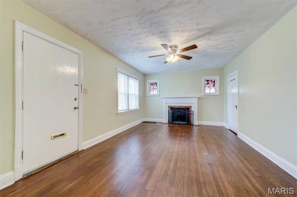 7710 Saint Albans AVE, St Louis, MO 63117