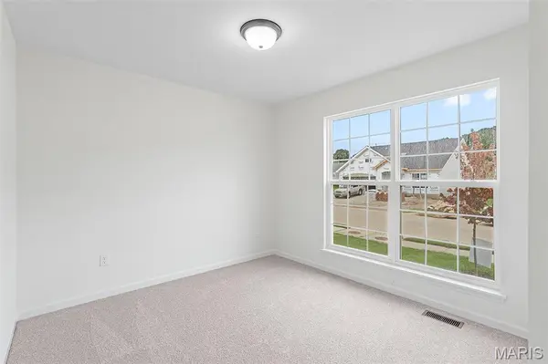 525 Apple Orchard LN, O'fallon, MO 63385