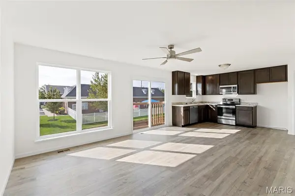 14 Town Centre CT, Foristell, MO 63348
