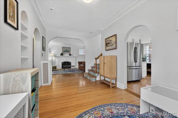 7487 Kingsbury BLVD, University City, MO 63130