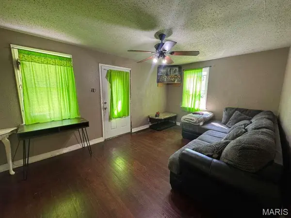 15 N Harvey AVE, St Louis, MO 63135