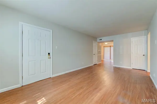 9039 W Swan CIR, Brentwood, MO 63144