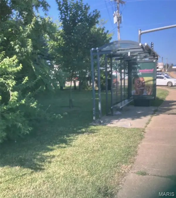 10458 BIG BEND BLVD, Kirkwood, MO 63122