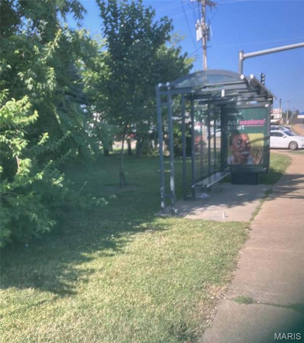 10458 BIG BEND BLVD, Kirkwood, MO 63122
