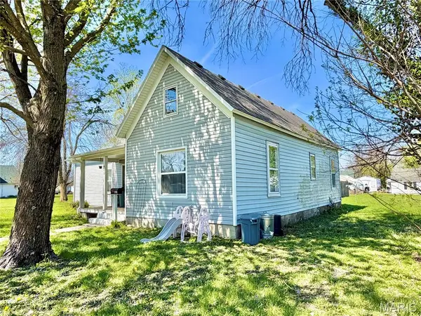 409 N 2nd ST, Wellsville, MO 63384