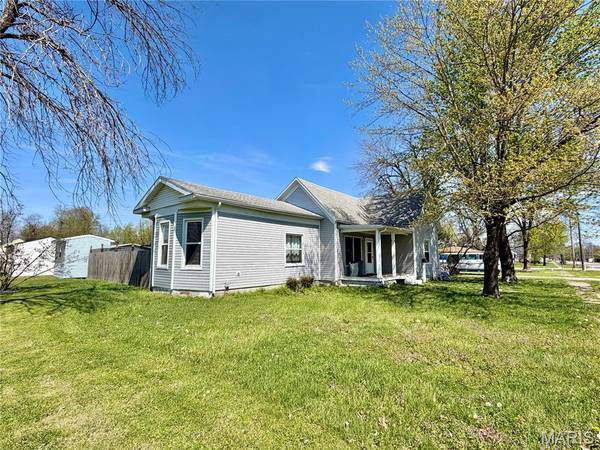 409 N 2nd ST, Wellsville, MO 63384