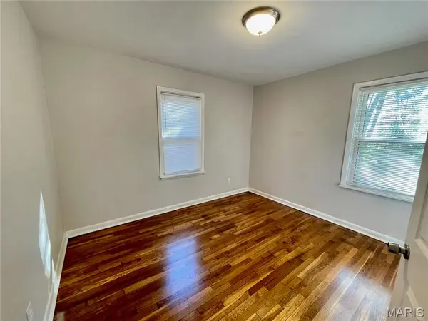 10121 Baron DR, St Louis, MO 63136