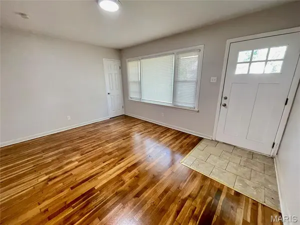 10121 Baron DR, St Louis, MO 63136