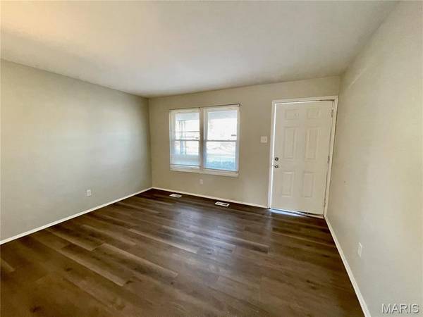 10149 Royal DR, St Louis, MO 63136