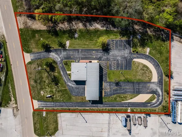 230 N Old Saint Louis RD, Wood River, IL 62095
