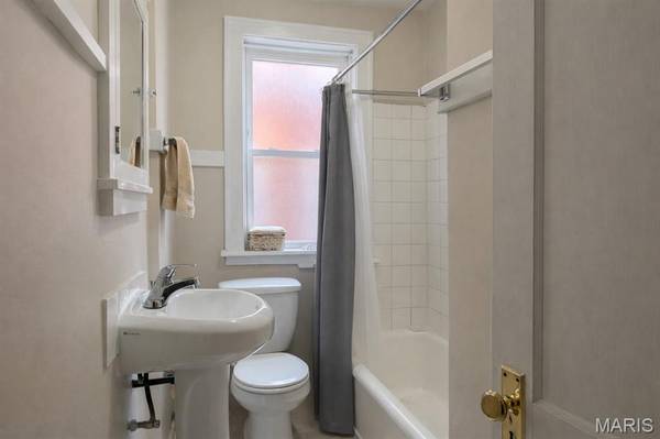 4626 Shenandoah AVE, St Louis, MO 63110