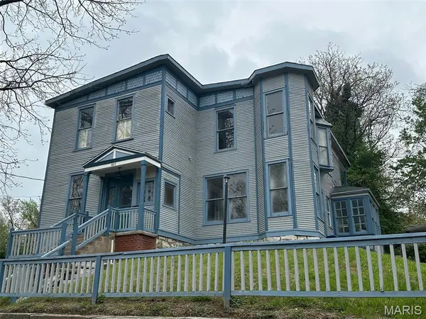821 Alby ST, Alton, IL 62002