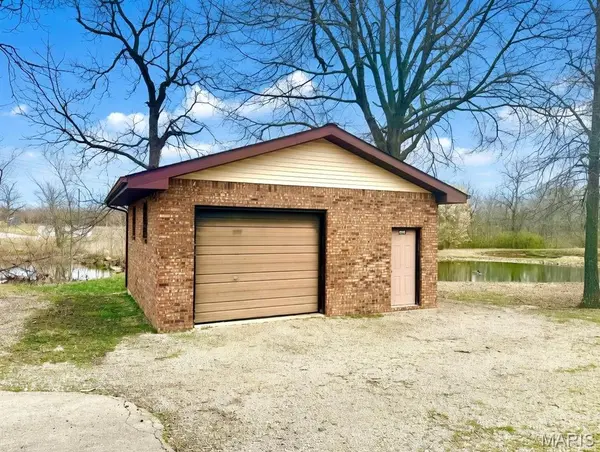 806 Progress DR, Farmington, MO 63640