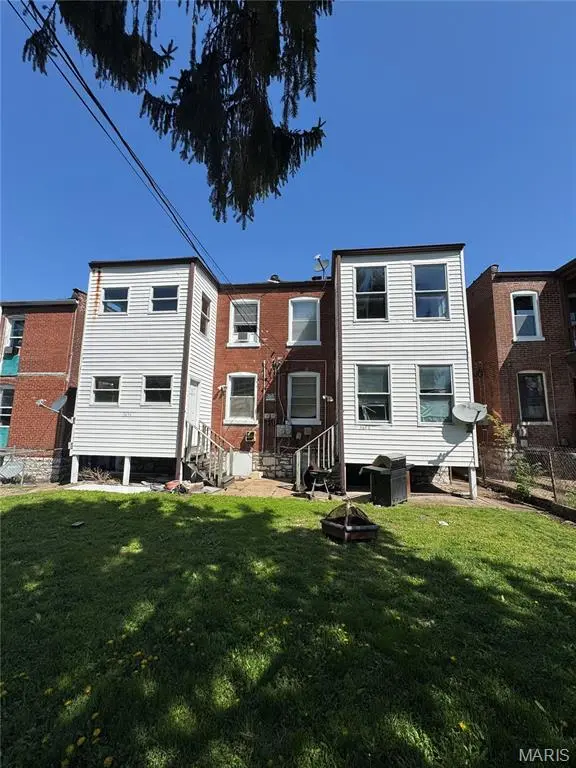 3654 Montana ST, St Louis, MO 63116