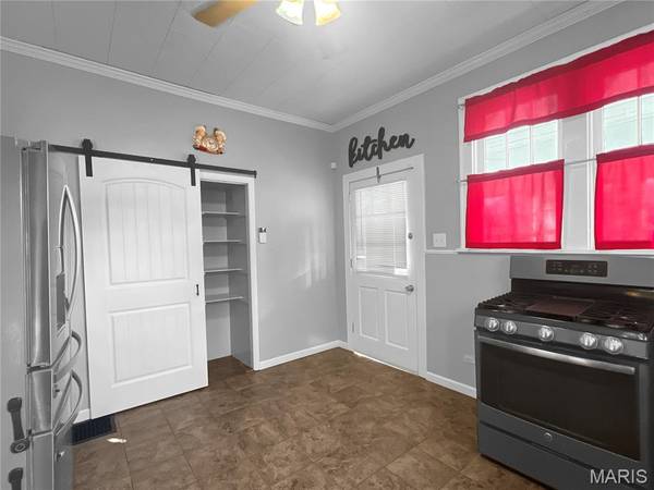 400 Rebecca AVE, Collinsville, IL 62234