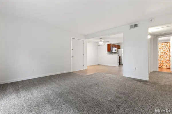 1722 Gascony Parc DR #1722, Lake St Louis, MO 63367