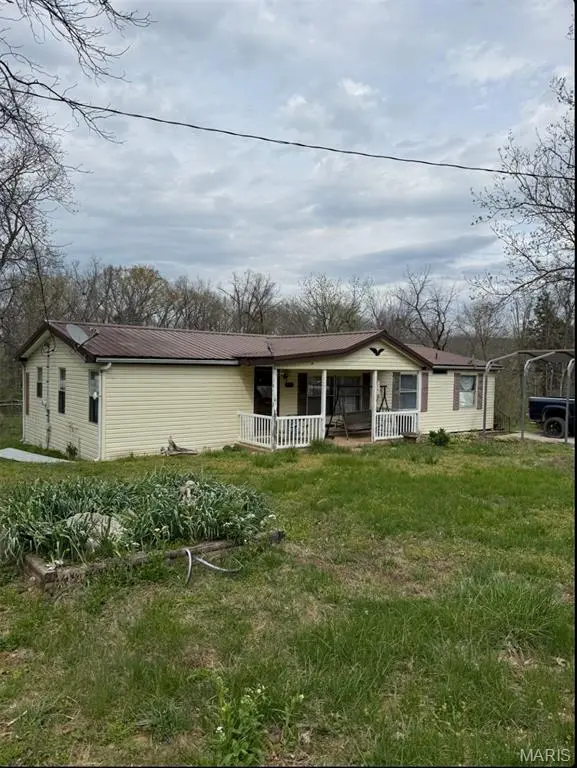 8035 T HWY, Farmington, MO 63640