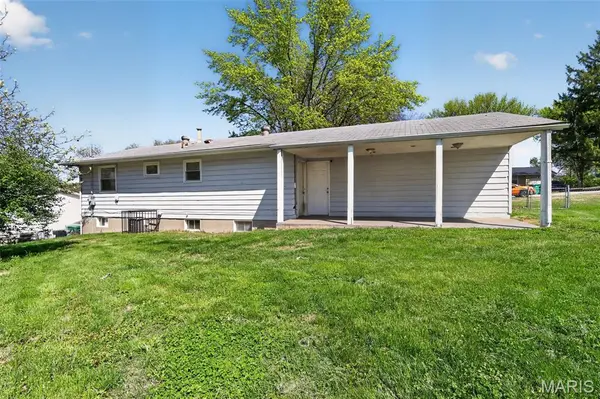 504 Topaz AVE, St Louis, MO 63137