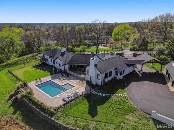 1824 Topping RD, St Louis, MO 63131