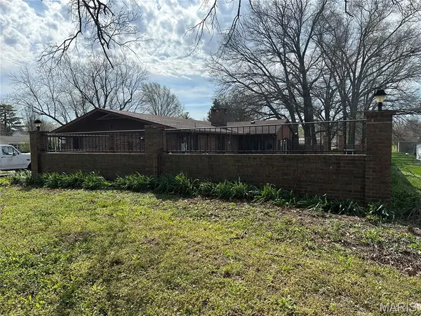 801 N James ST, Sparta, IL 62286