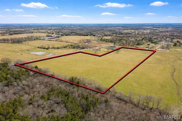 1801 TOWER RD, Lebanon, MO 65536
