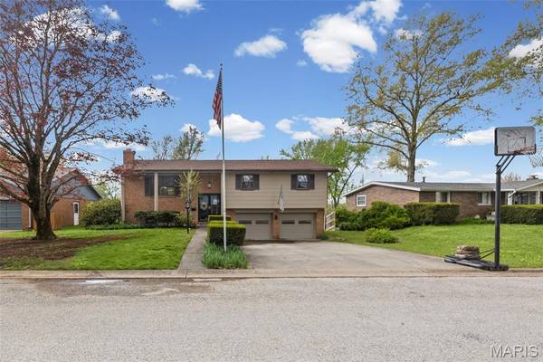 7719 Myrtlewood DR, Belleville, IL 62223
