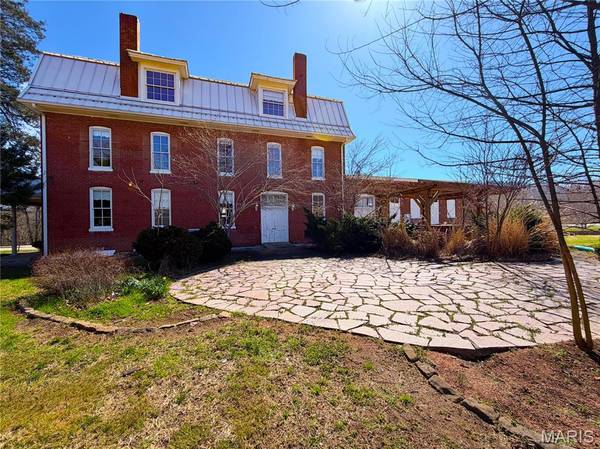 300 S College ST, Arcadia, MO 63621
