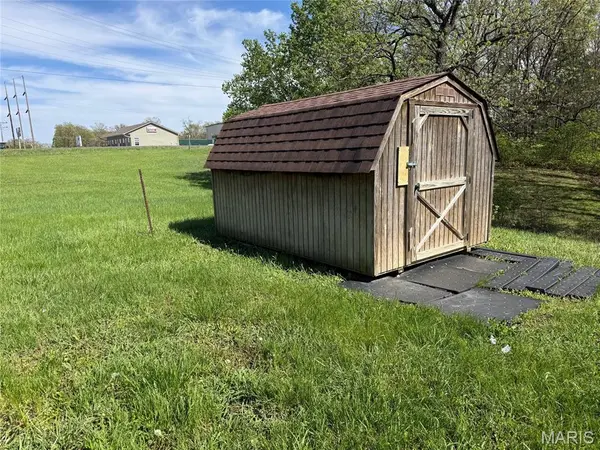 106 Schemmer RD, Wright City, MO 63390