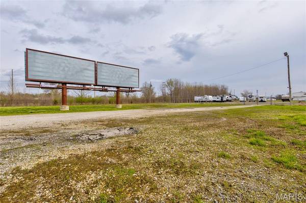 6901 Godfrey RD, Godfrey, IL 62035