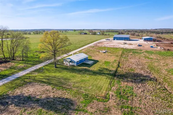 3292 South 107th Road, Flemington, MO 65650
