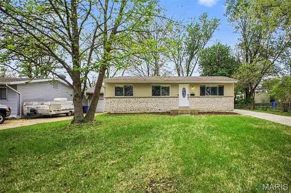 1180 Kostka LN, Florissant, MO 63031