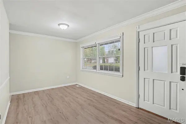 2675 Narraganset DR, Florissant, MO 63033