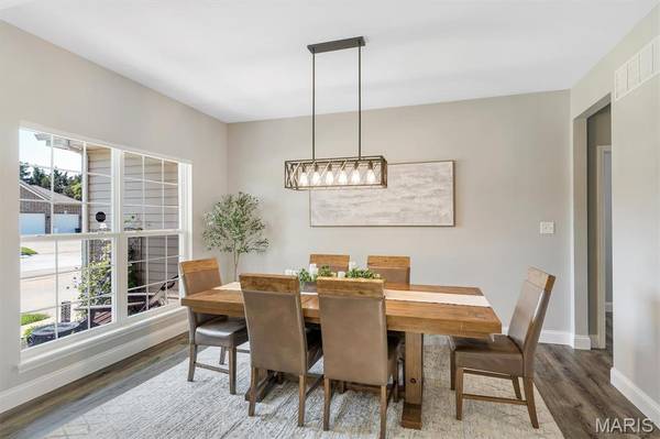 255 Mason Glen DR, Lake St Louis, MO 63367