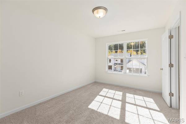 527 Apple Orchard LN, O'fallon, MO 63385