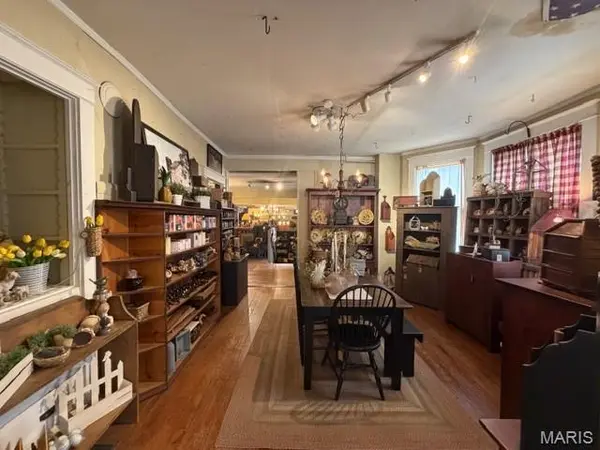 803 S Main ST, St Charles, MO 63301