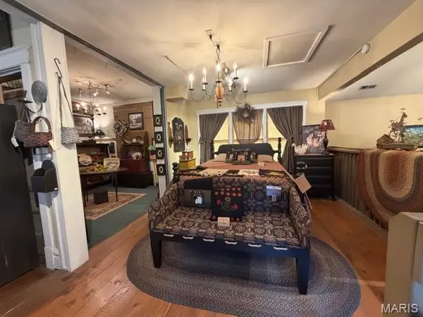 803 S Main ST, St Charles, MO 63301