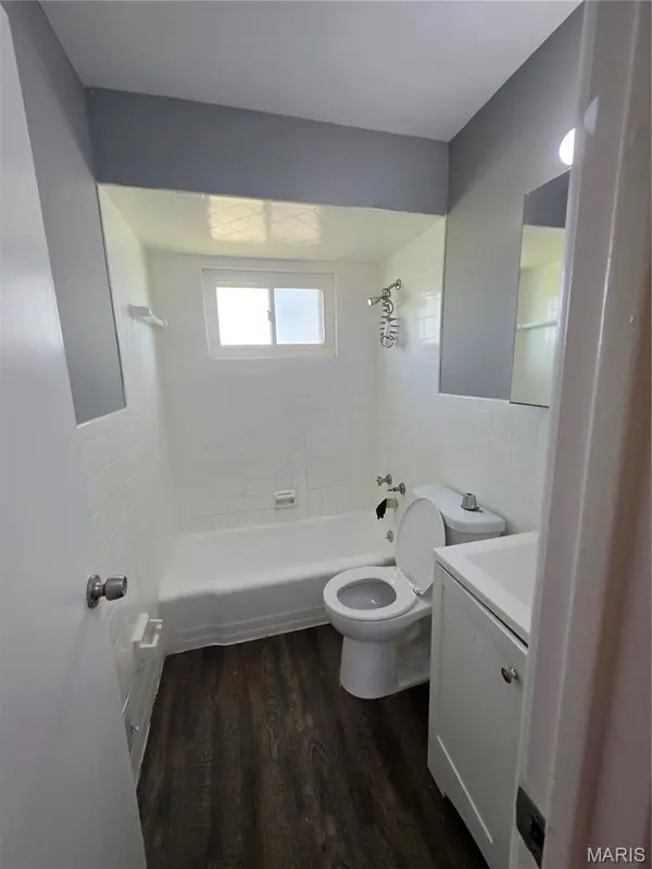 1600 Chickadee LN, Florissant, MO 63031