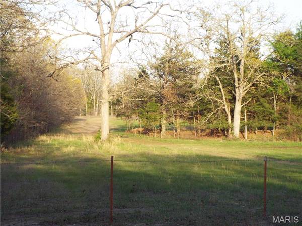 968 E Shivers RD, Linn Creek, MO 65052