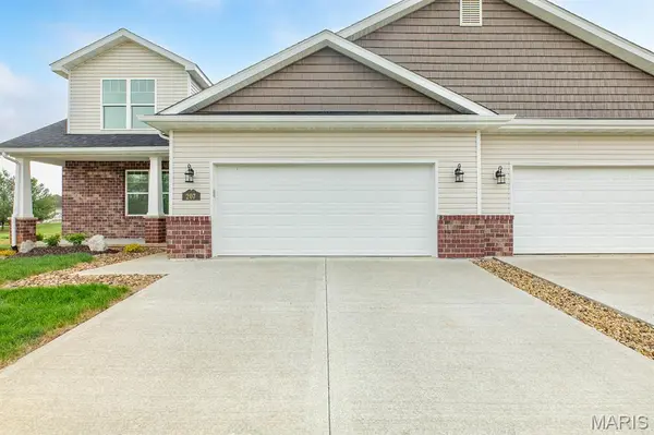 207 Wrigley Field Drive, Bethalto, IL 62010