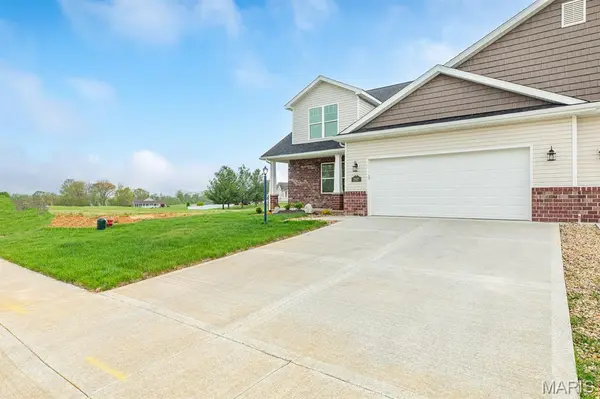 207 Wrigley Field Drive, Bethalto, IL 62010
