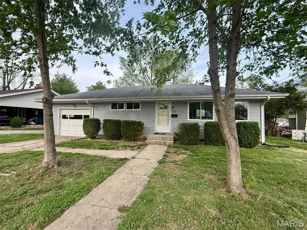 600 Killarney DR, Greenville, IL 62246