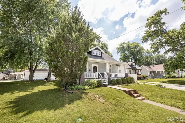 102 S 35th ST S, Belleville, IL 62226