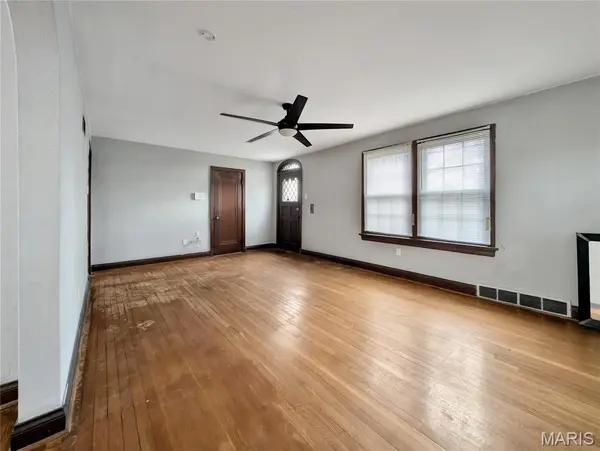 4401 Charlie Dooley DR, St Louis, MO 63121